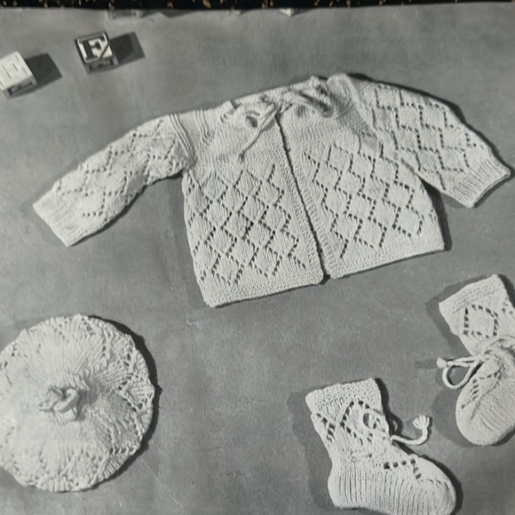 Vintage Spinnerin Baby and Toddler Hand Knits Vol 137 1957 Pattern Book - Picture 3 of 8